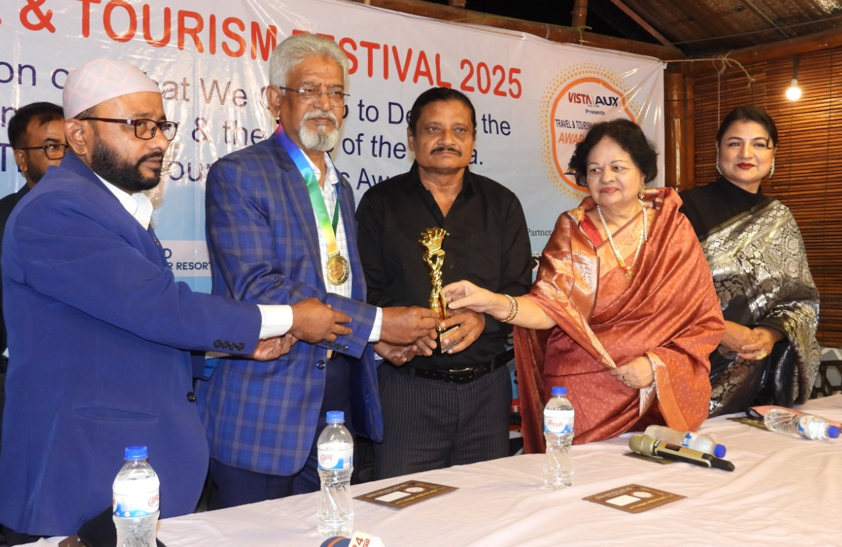চিত্রনায়ক ওস্তাদ জাহাঙ্গীর আলম ট্রাভেল এন্ড ট্যুরিজম আইকনিক আজীবন সম্মাননায় ভূষিত